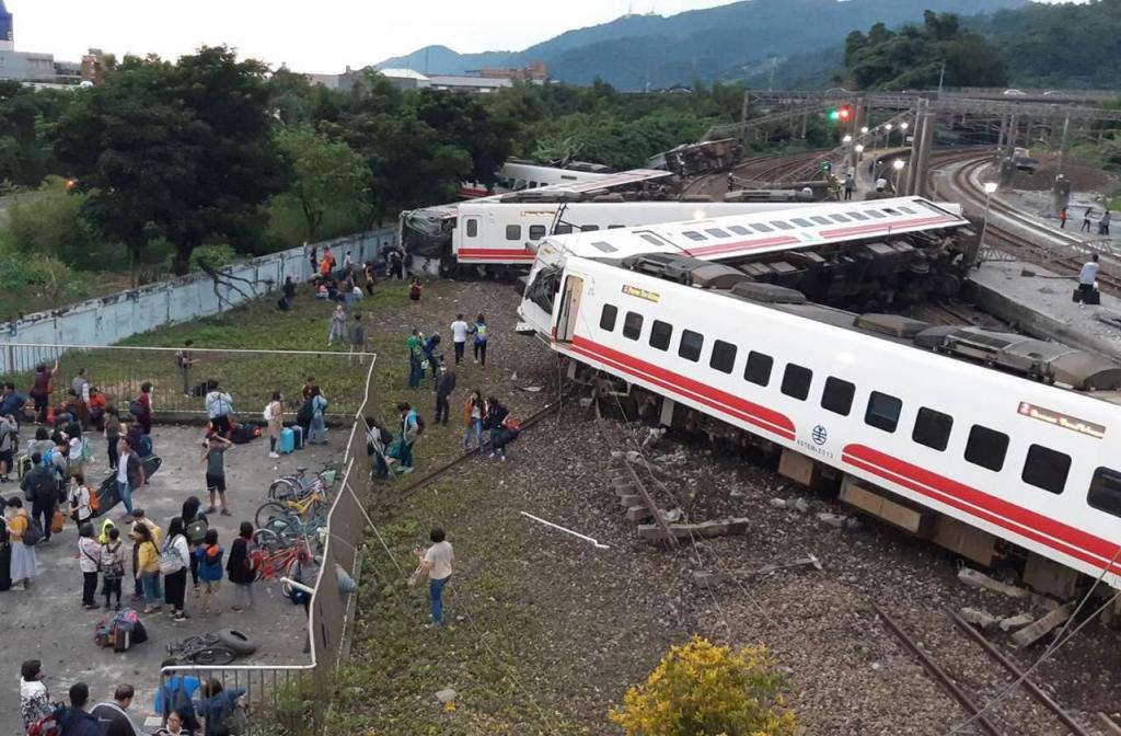 Taïwan: 48 morts dans le déraillement d\'un train bondé