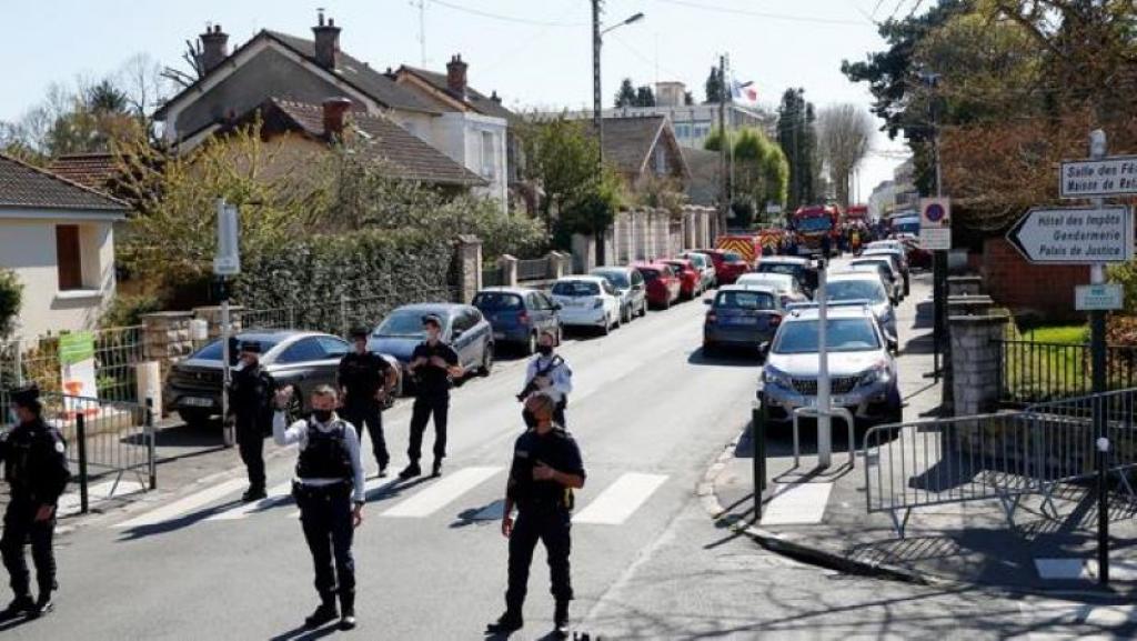 Attaque terroriste à Rambouillet : une fonctionnaire de police tuée, l'assaillant a crié «Allah Akbar»