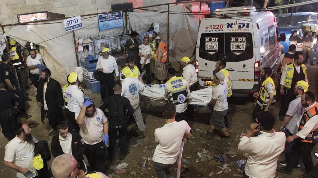 Israël: une bousculade géante fait des dizaines de morts pendant une fête religieuse