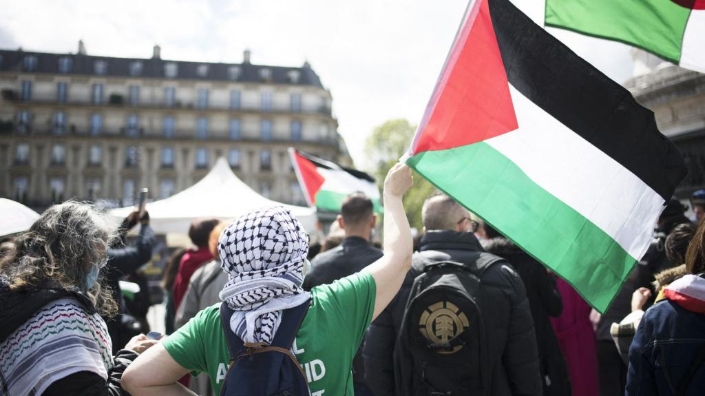 Paris: La police charge les manifestants pro-palestiens  avec des canons à eau et des gaz lacrymogènes 