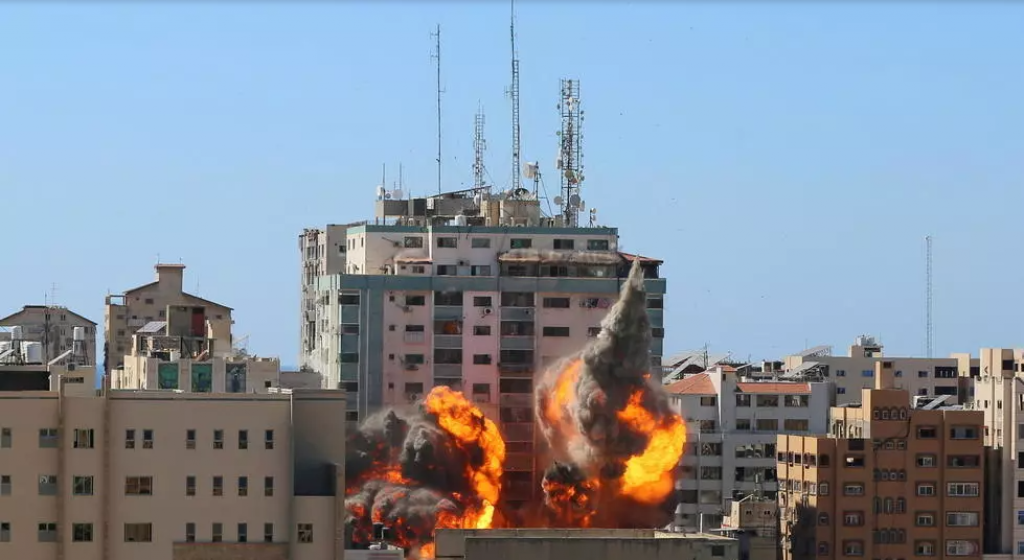 Frappe israélienne sur l\'immeuble des médias Al-Jazeera et Associated Press à Gaza