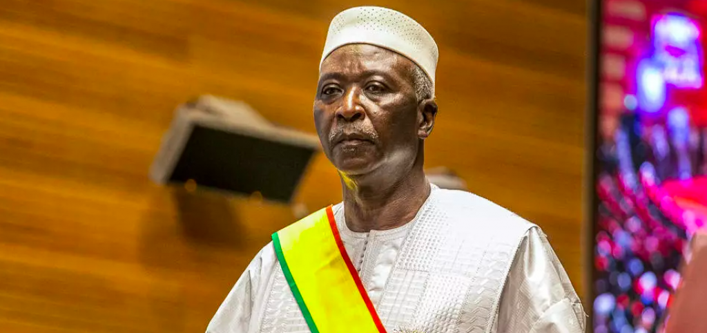 Mali: le président de la Transition et le Premier ministre retenus au camp militaire de Kati