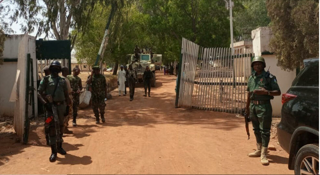 Des hommes armés enlèvent plus de 100 élèves dans le nord-ouest du Nigeria...