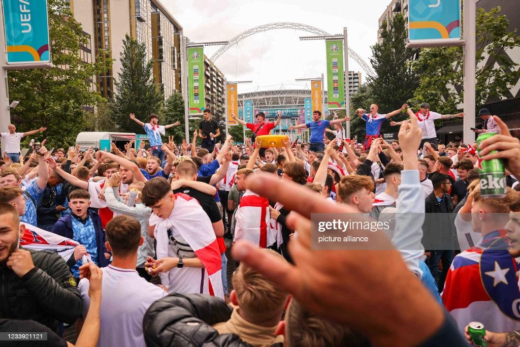 Finale Euro 2020, Italie-Angleterre : folle ambiance dans les rues de Londres (Images)
