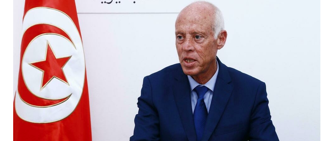 Tunisie : le président Kaïs Saïed limoge le Premier ministre et suspend les travaux du Parlement