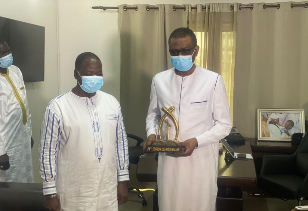 Le Burkina décerne son prix d’honneur GALIAN à Youssou Ndour