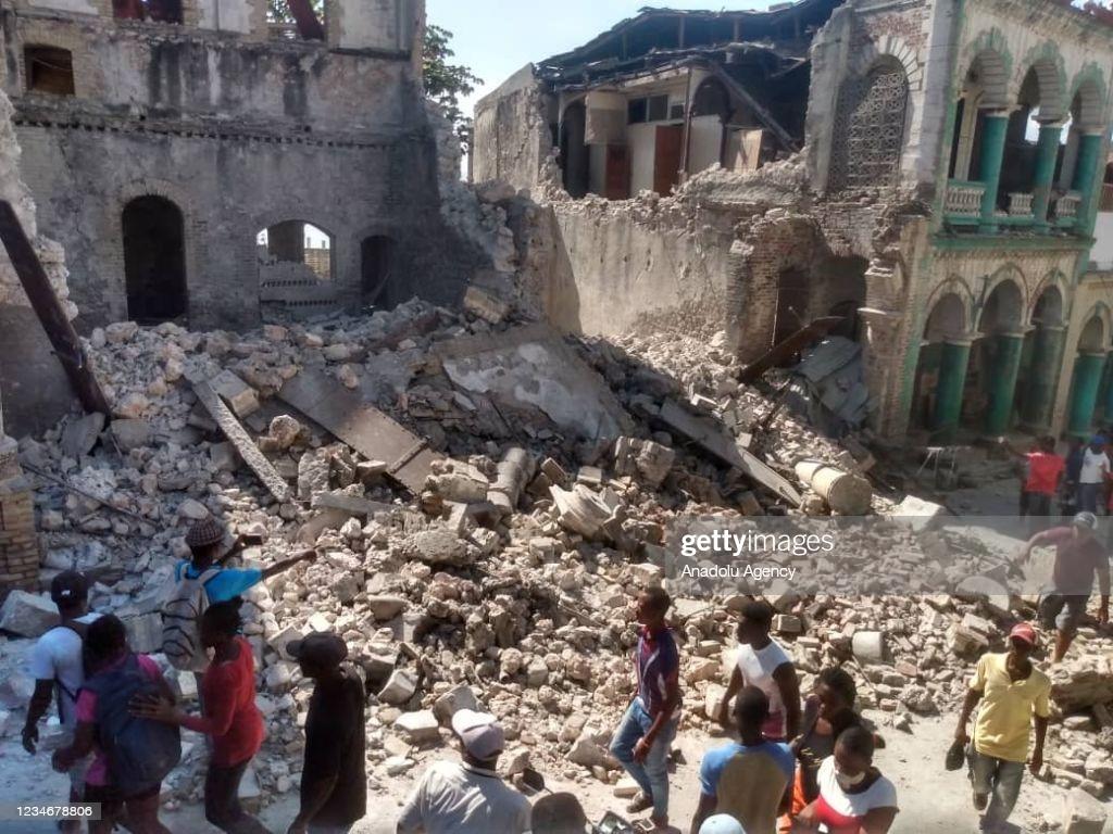 Nouveau bilan du séisme en Haïti: au moins 227 morts (protection civile)