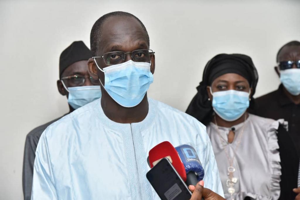 Covid-19 : Abdoulaye Diouf Sarr réceptionne 140.160 doses de vaccin astrazeneca 
