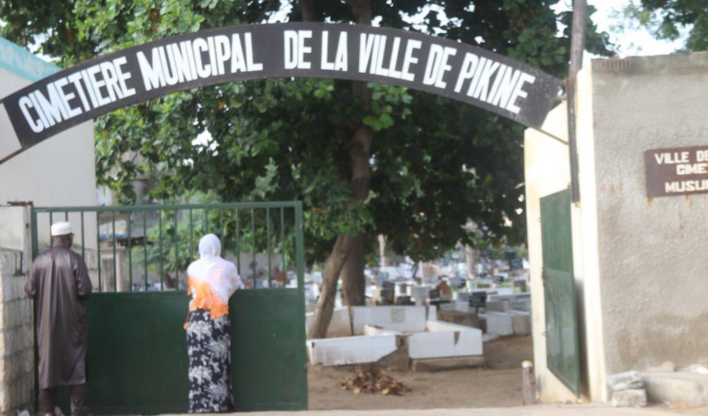 Macky accorde 4 hectares pour l\'extension du cimetière de Pikine