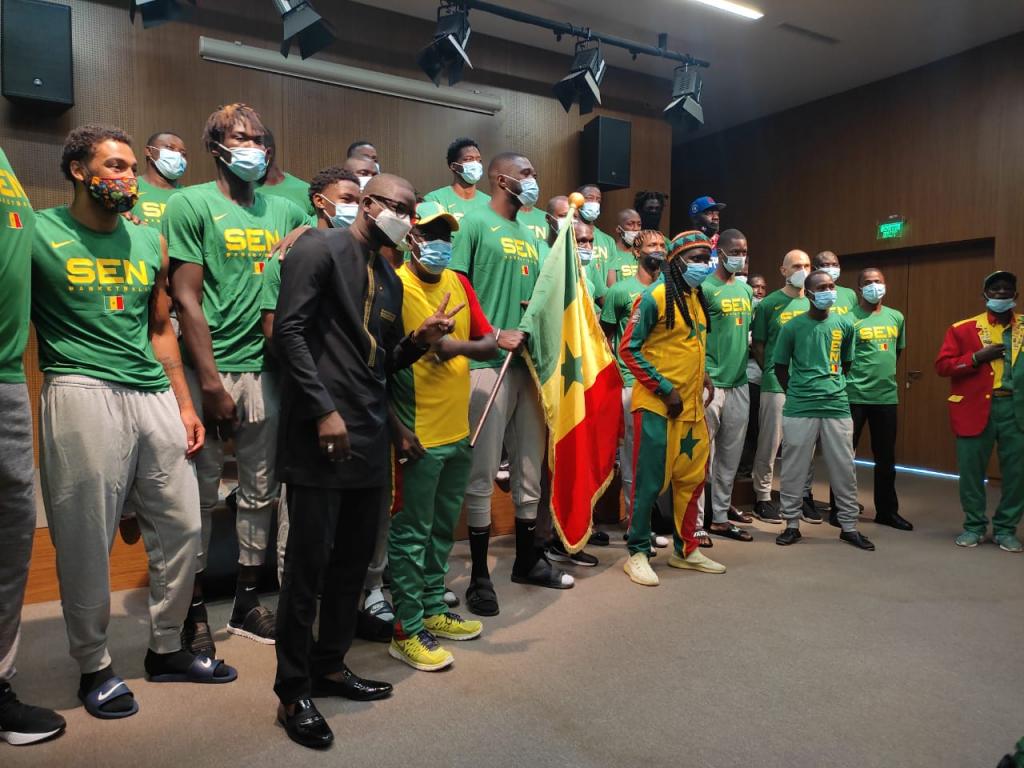 Afrobasket 2021 : Les Lions ont reçu le drapeau national