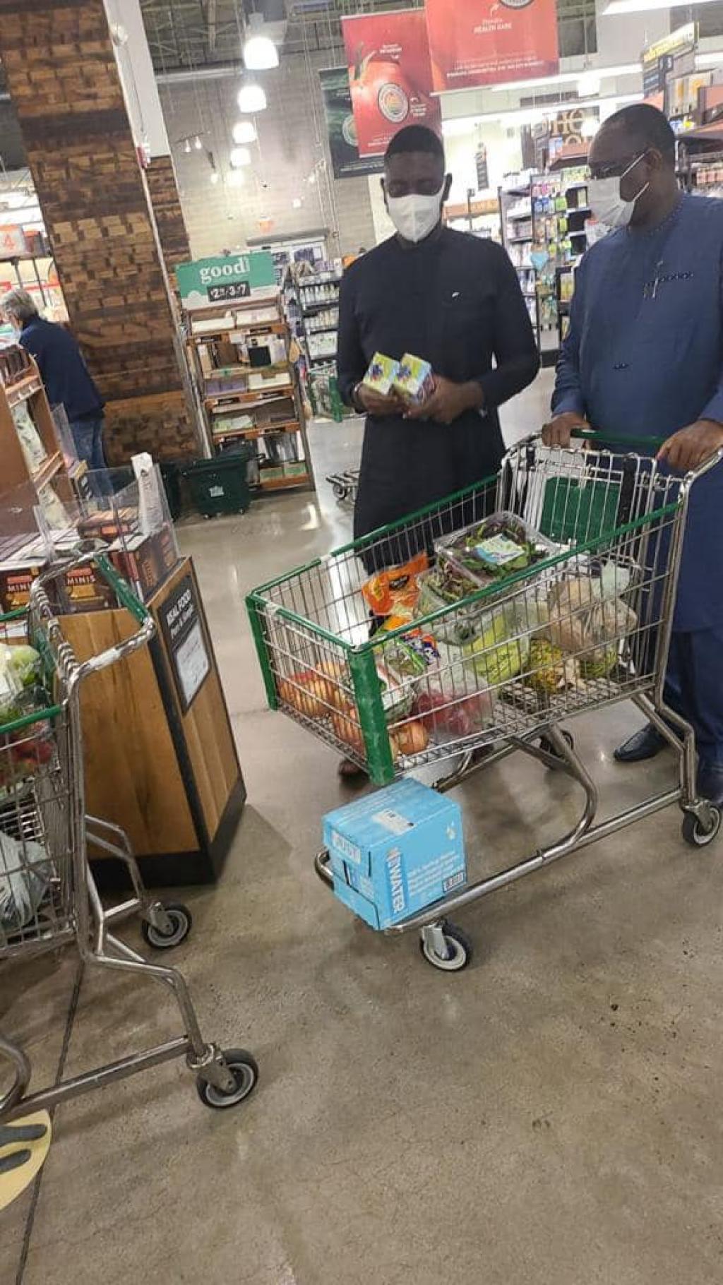 Usa : Macky Sall fait ses emplettes au supermarché avec son fils Ibou (photos)