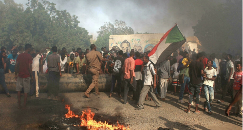 Soudan : les télécommunications coupées, le général va prendre la parole