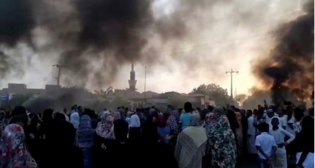 Soudan : les manifestations continuent à Khartoum, le Premier ministre ramené chez lui