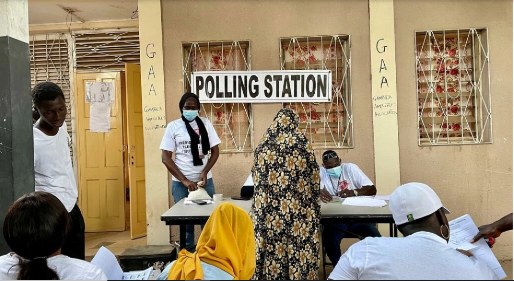 Présidentielle en Gambie: les électeurs au rendez-vous à Banjul