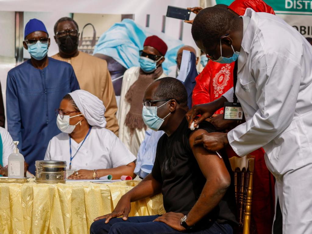 Sénégal :  400 000 doses de vaccins COVID-19 risquent d'expirer ! 