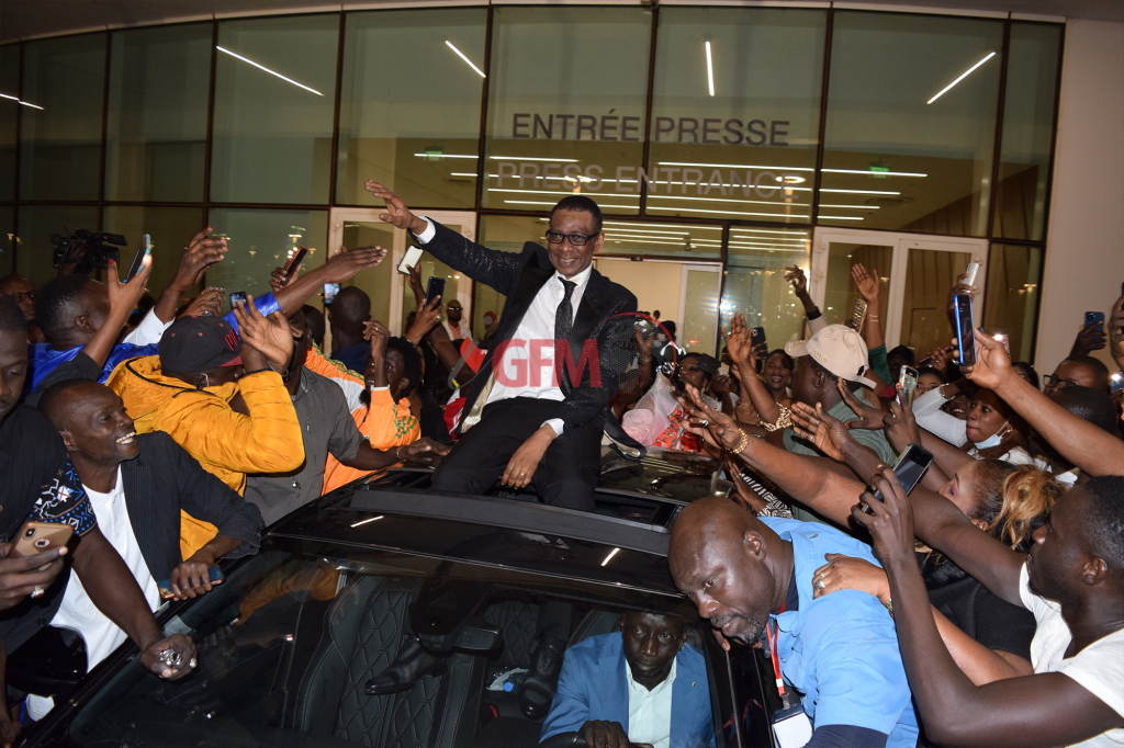Émouvant : les fans accompagnent Youssou Ndour à la fin du Grand Bal