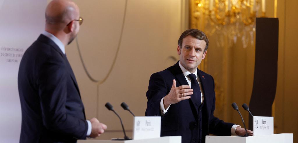 Mali : la France et l\'UE soutiennent les sanctions contre la junte (Macron)
