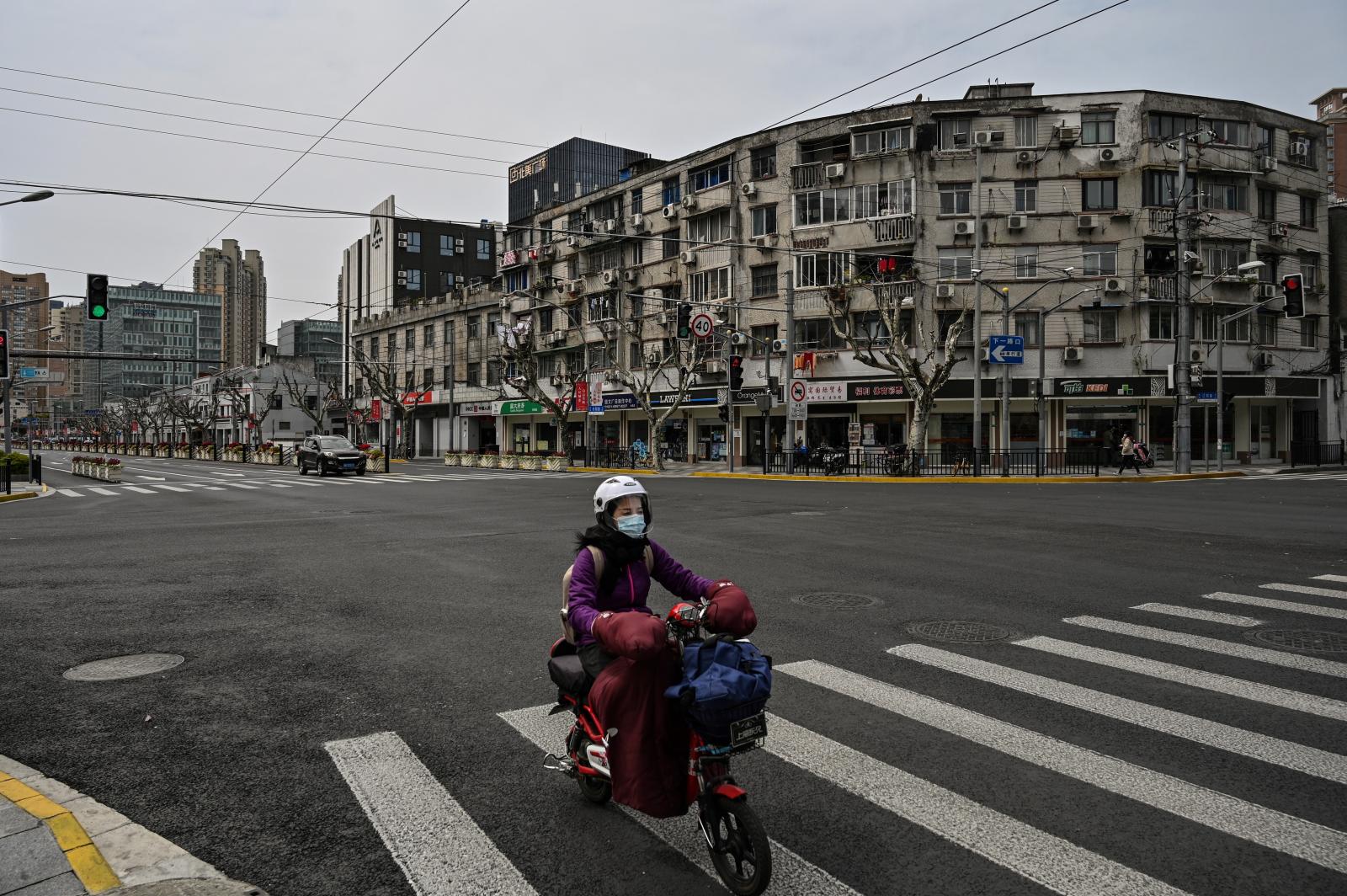 Chine: la moitié de Shanghai confinée pour quatre jours