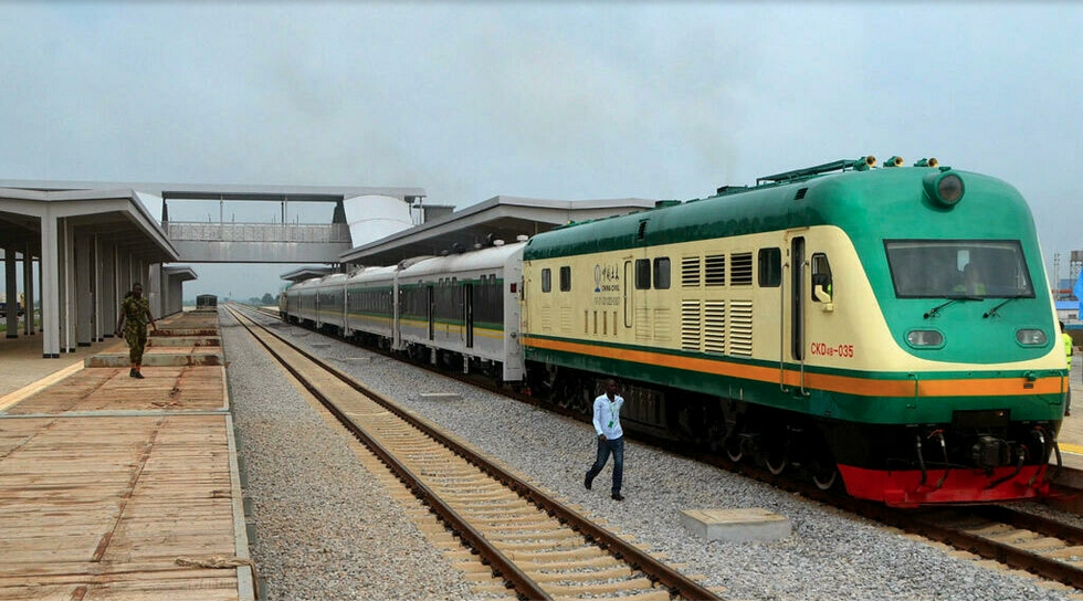 Nigeria: des hommes armés attaquent un train de passagers
