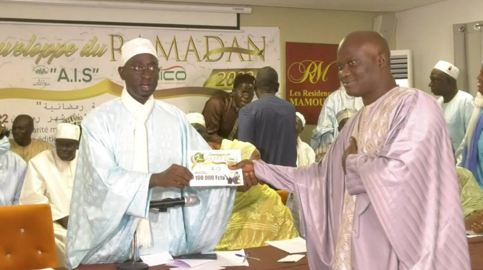  Solidarité Ramadan - L’AIS octroie des enveloppes de 50 à 100 mille francs CFA à des « Serigne Daara » avec 