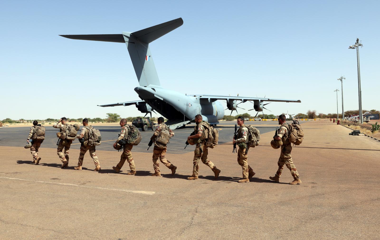 Mali : la France remet à la junte les clés de ses bases