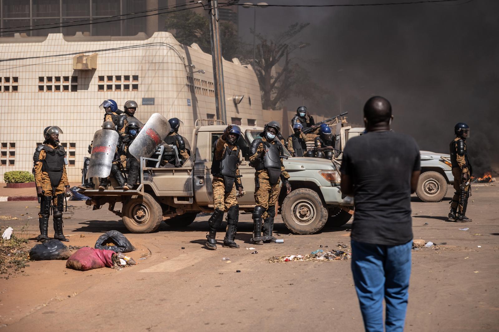 Burkina: une vingtaine de civils tués dans l\'attaque d\'une mine d\'or