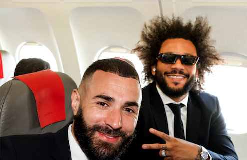 Ligue des Champions : les joueurs du Real dans l\'avion pour Manchester (IMAGES)