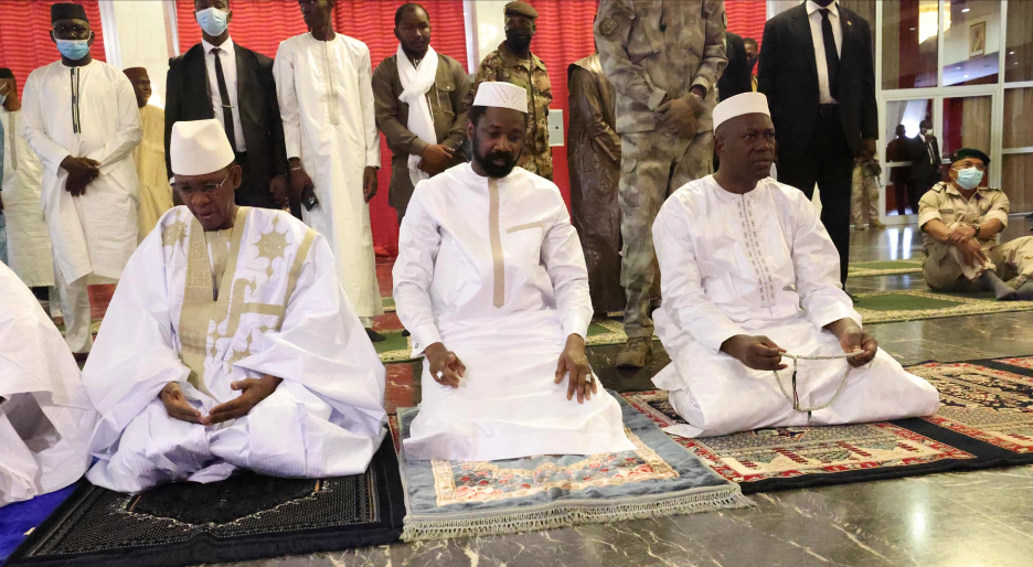 Mali : Assimi Goïta effectue la prière de la Korité au palais Koulouba!
