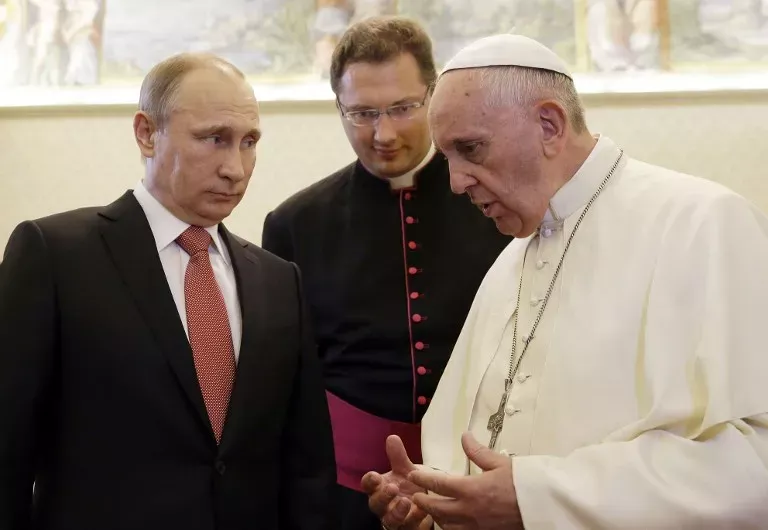 Guerre en Ukraine: Le pape François veut rencontrer Poutine à Moscou pour...