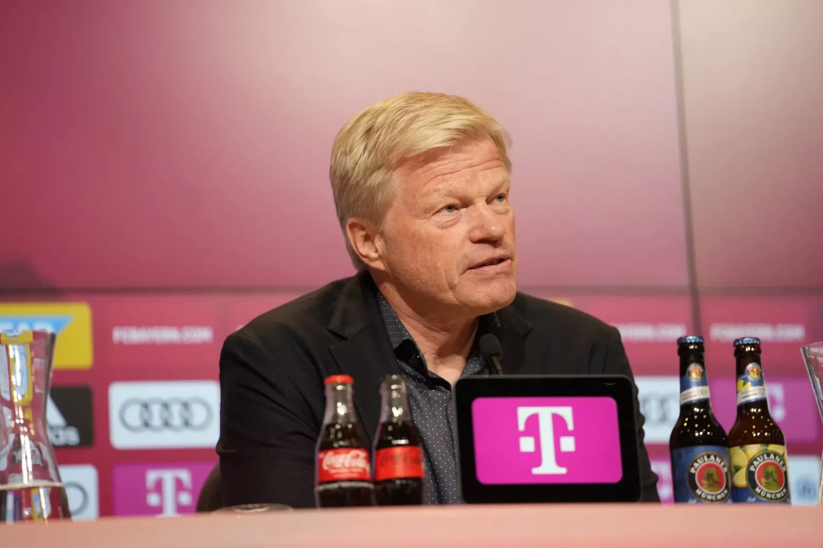 Oliver Kahn accusé d'avoir trahi le vestiaire du Bayern Munich