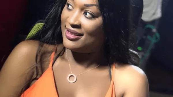 Acclamée «Yaye Sen Yaye», Titi émue demande à ses fans de ne pas gâcher la soirée