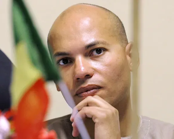 Loi d\'Amnestie- Amina Sakho désavoue son leader Karim Wade