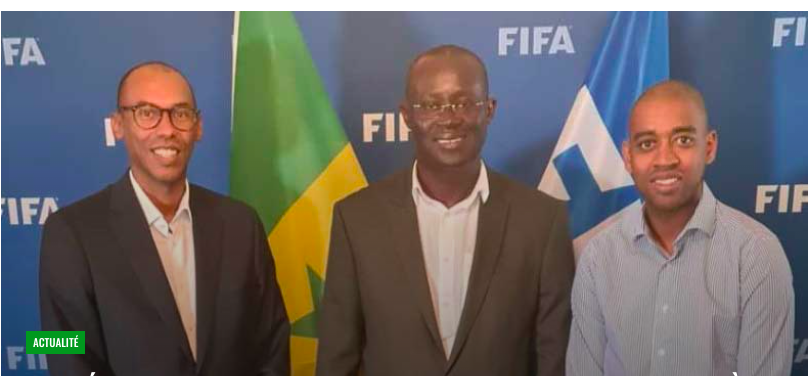 Augustin Senghor visite les bureaux de la FIFA à Paris