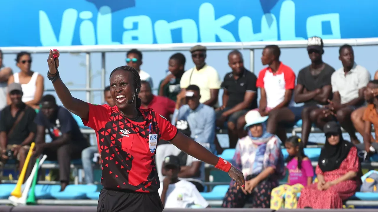 CAN de Beach Soccer : Cynthia Ishimwe dans l'histoire de l'arbitrage 