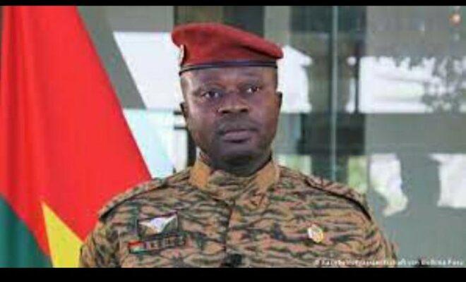 BURKINA: Le déchu Président Paul-Henri Sandaogo Damiba attend d’être transporté vers Lomé