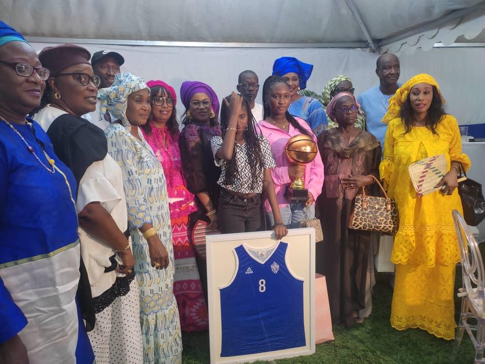 BASKET - Mame Maty Mbengue honorée par la Jeanne d'Arc de Dakar