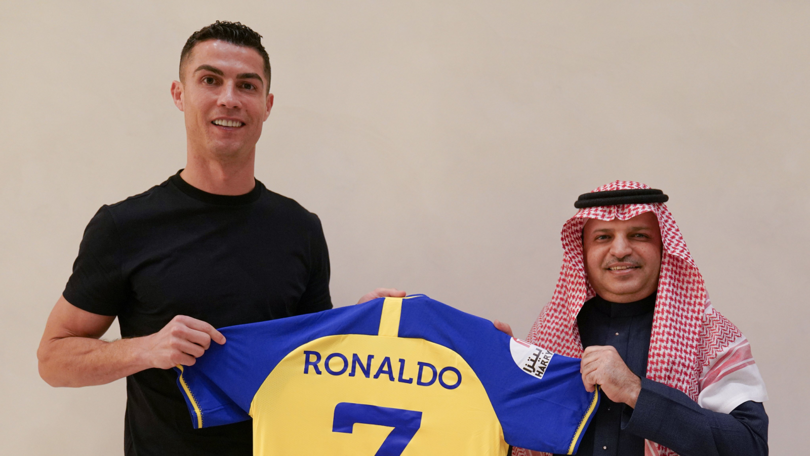 Cristiano Ronaldo signe à Al-Nassr, c'est officiel !
