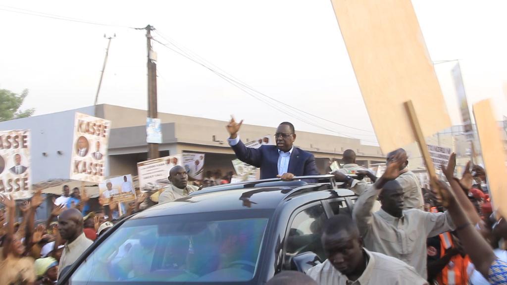 MACKY SALL A DAKAR- Bain de foule interdit : la douche froide pour les militants!