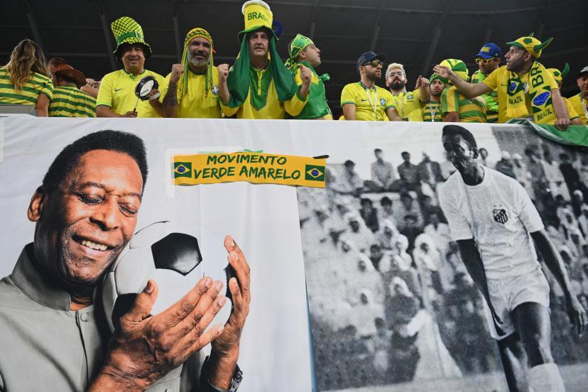 Mort du roi Pelé : les hommages se multiplient 
