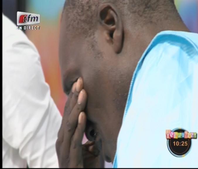 Accident de Kaffrine : Le chanteur Alioune Mbaye Nder fond en larmes et présente ses condoléances