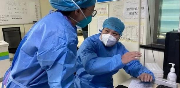  La Chine se bat face au Covid: près de 13.000 décès à l\'hôpital en une semaine