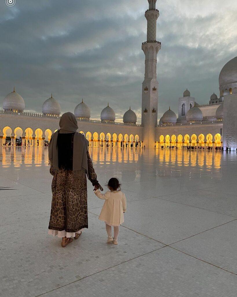 Naomi Campbell dévoile de rares photos de sa fille de la grande mosquée Sheikh Zayed
