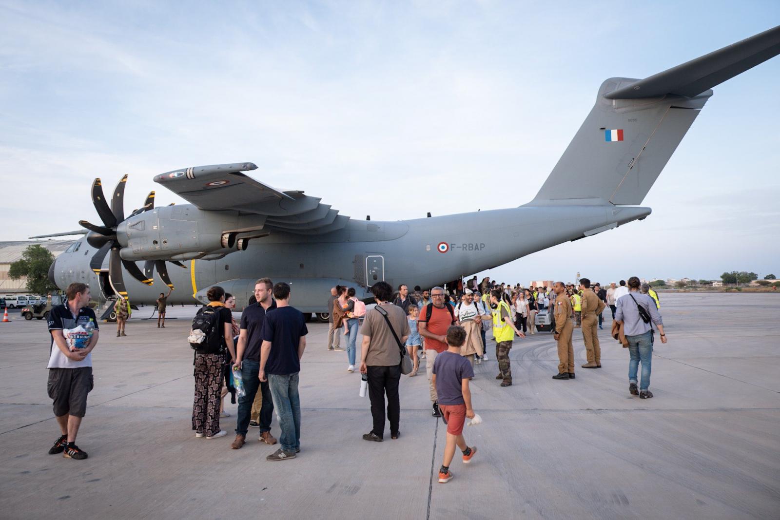 Soudan : près de 200 personnes évacuées par la France ont atterri à Djibouti