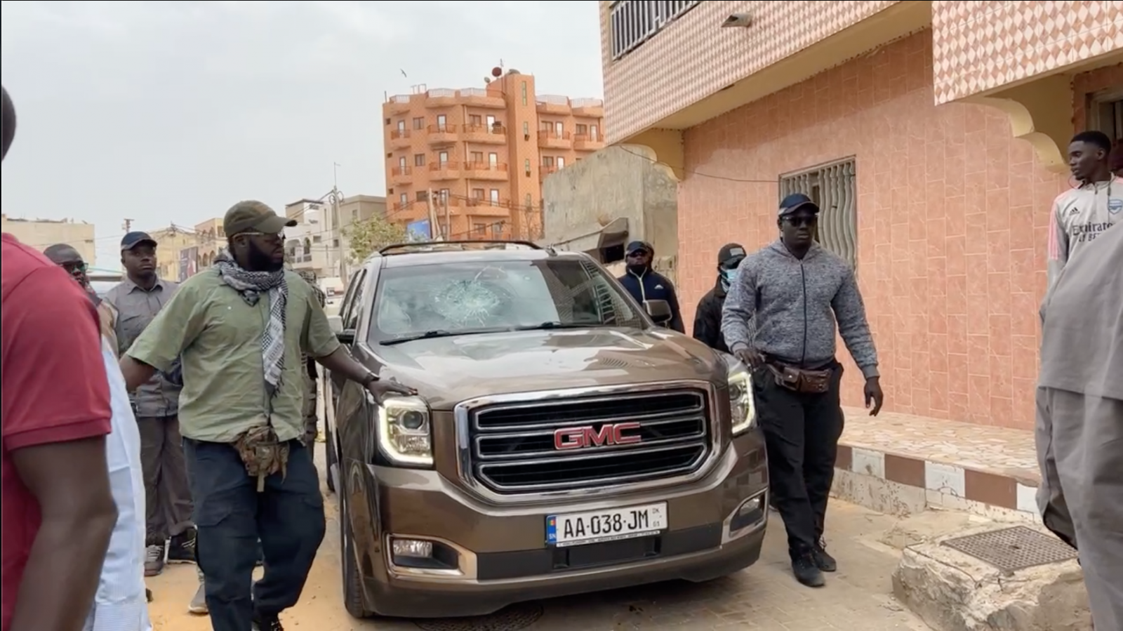Némékou Tour à Taiba Ndiaye : 8 personnes interpellées, le convoi de Sonko gazé
