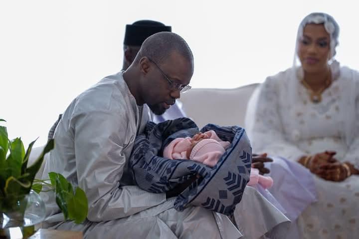 Le Pr. Diomaye donne le nom de sa fille à la mère de Ousmane Sonko