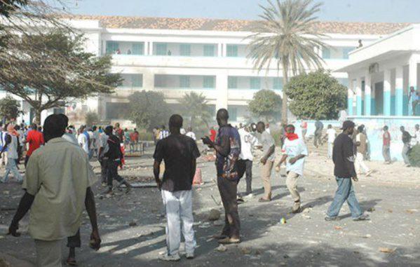 Grève à l’UCAD : au moins 6 blessés, dont un étudiant au bras fracturé