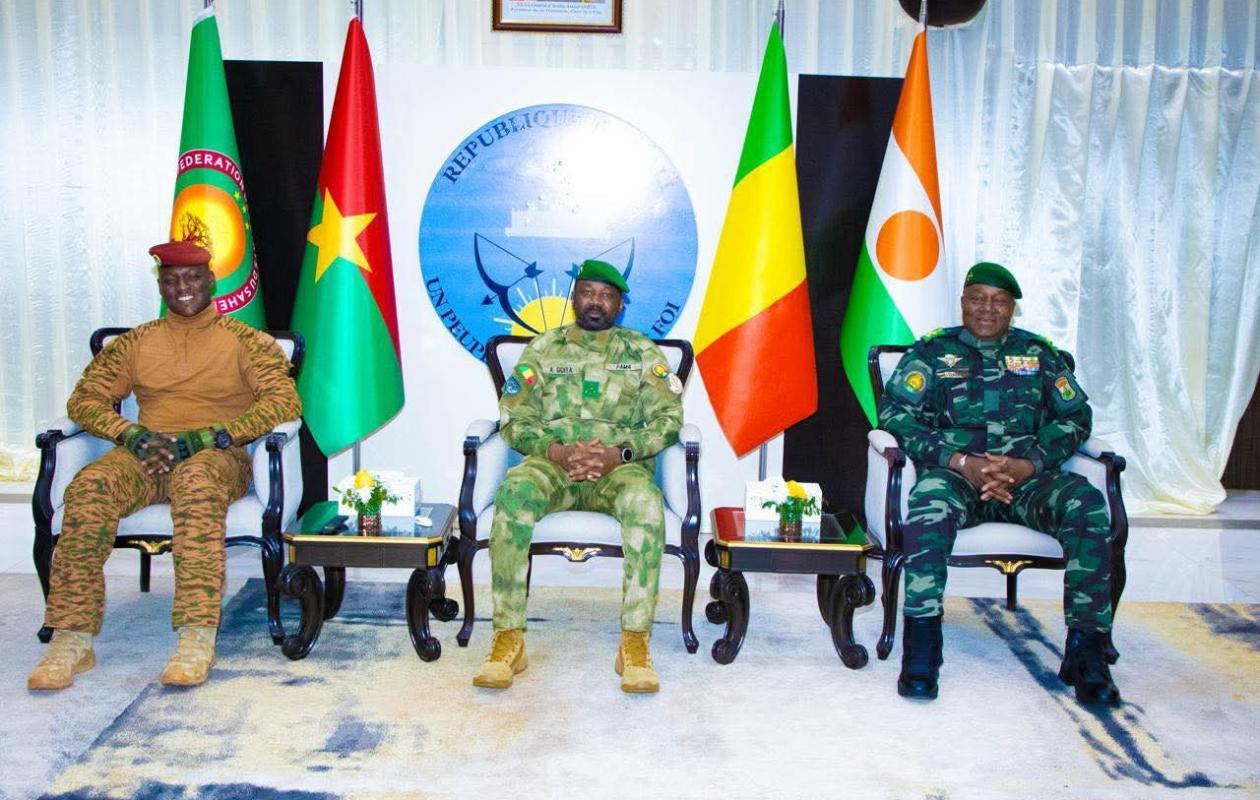 Mali : l'AES réagit a minima aux attaques des jihadistes et rebelles touaregs