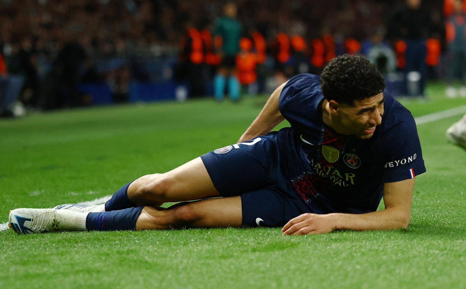 COUP DUR POUR LE PSG : HAKIMI FORFAIT POUR LE MATCH RETOUR !