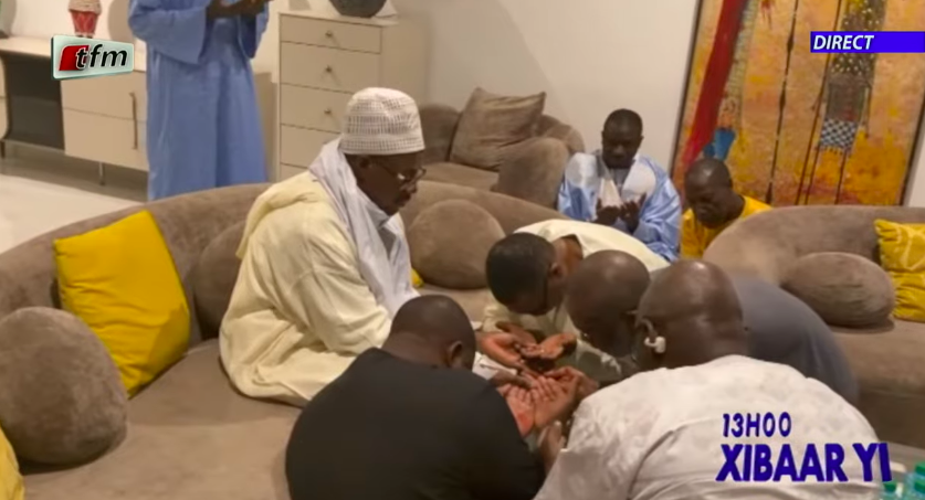 Deuil : Serigne Bass Abdou Khadre présente ses condoléances à Youssou Ndour