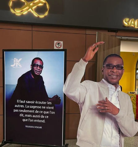 AIBD : « Expo You, la voix de l’Afrique » transforme l’aéroport en musée pour célébrer Youssou Ndour
